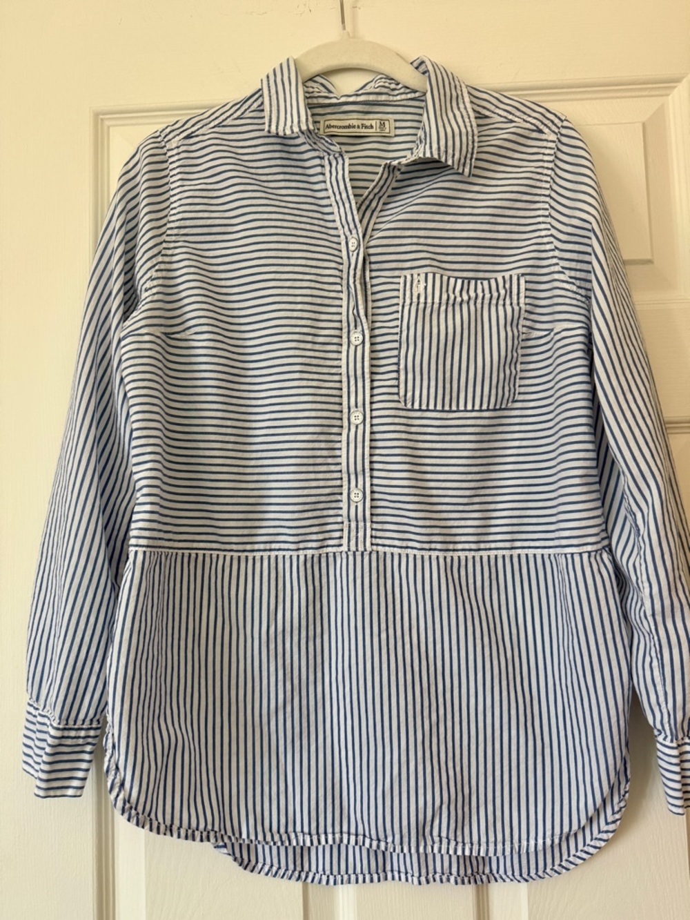 Abercrombie & Fitch White and Blue Striped Casual Button-Up